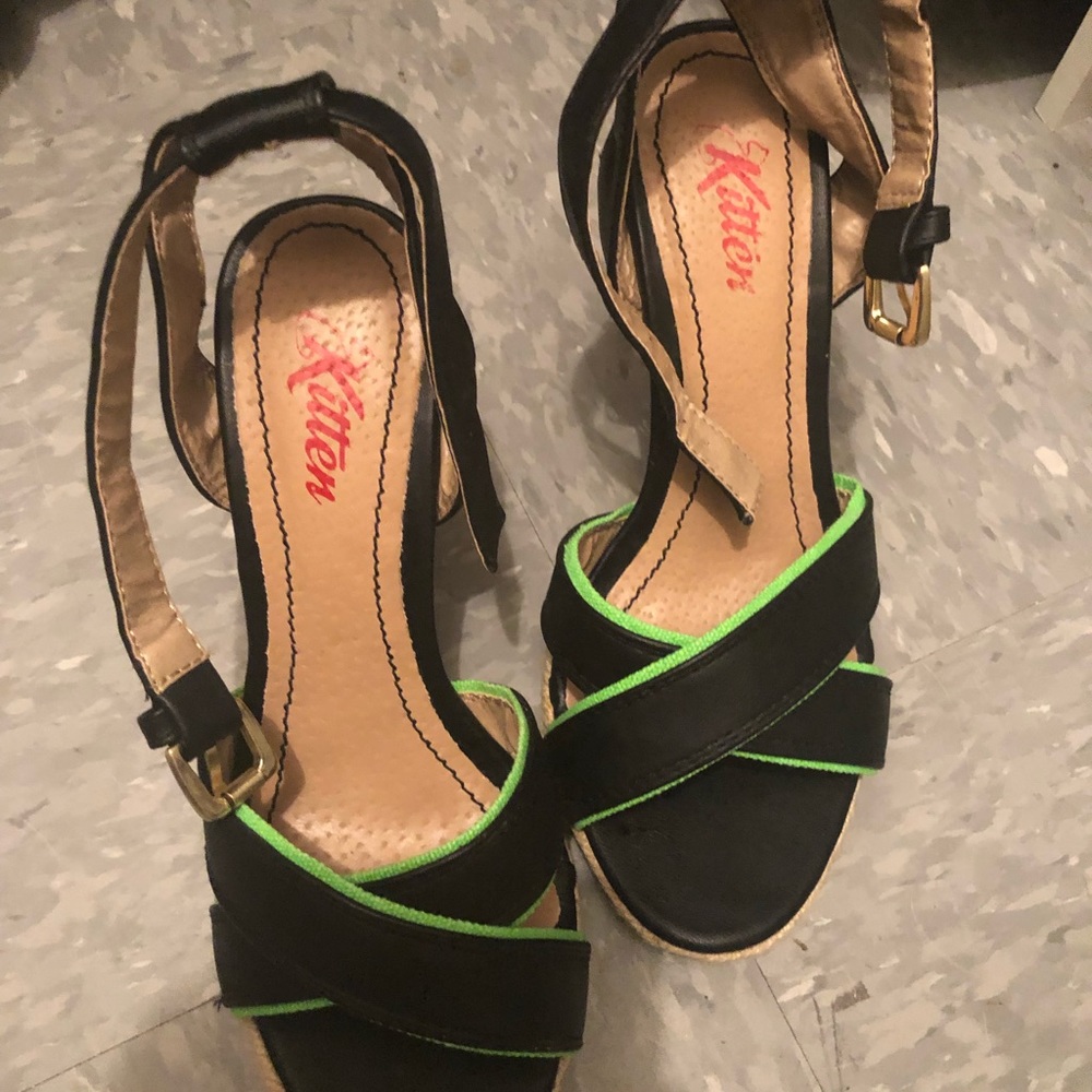 Sandals - Picture 2 of 3